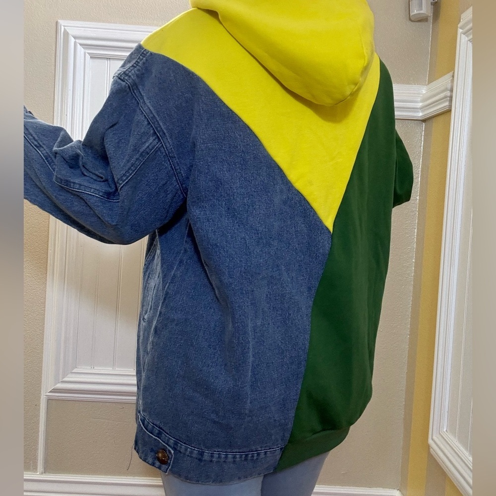 New Colorblock Hoodie with Denim and Buckle Details - Picture 10 of 13